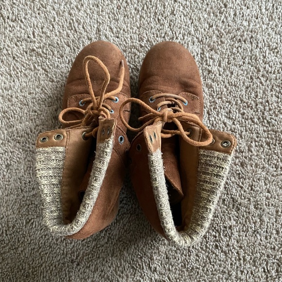 Arizona Womens Brown Faux Leather Ankle Boots - Picture 2 of 6